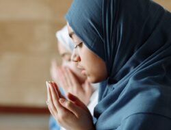 Ucapkan Kalimat Pamungkas ini ketika Berdoa, Sulit Bagi Allah Tak Kabulkan Hajatmu Kata Ustadz Adi Hidayat