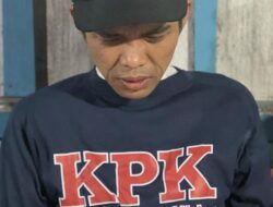 Ustaz Abdul Somad dengan Baju KPK, Wajahnya Tertunduk, Alis Mengkerut…
