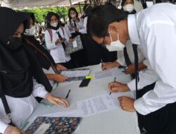 Terima SK PPPK, Ketum Honorer Menangis Melihat Masa Kontrak Kerja, Sabar Ya