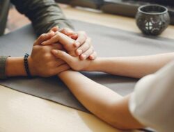 Hati-hati, Ini 4 Kelemahan Wanita yang Sangat Mudah Dimanfaatkan oleh Para Pria
