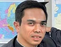 Astaghfirulloh, Youtuber Ini Sebut UAS Mesum, Ramai-ramai Langsung Desak Polri Bertindak, Ayolah Pak!