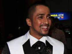 Ikuti Tantangan Makan Keripik Terpedas, Irfan Hakim dan 3 Stafnya Dibawa ke RS
