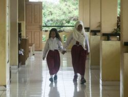 Siswi SD Piatu di Samarinda Diusir Karena Tak Punya HP dan Seragam